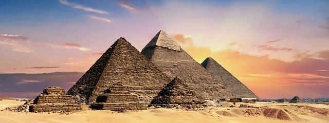 Pyramidy z léčivých kamenů: Energie a síla