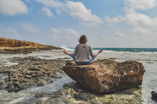 Nepodceňujte sílu meditace a mindfulness při dosahování zářícího vzhledu